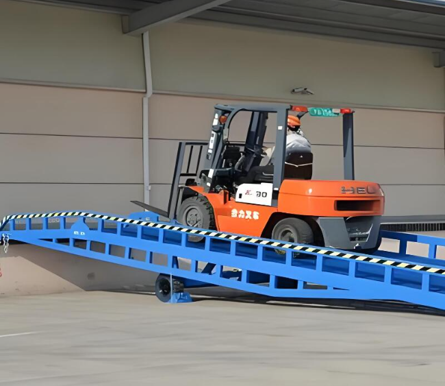 洛扎移动式卸货平台（叉车用）